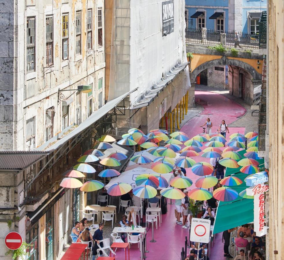 Sunny Pink Street Historical Apt, By Timecooler Lizbona Zewnętrze zdjęcie