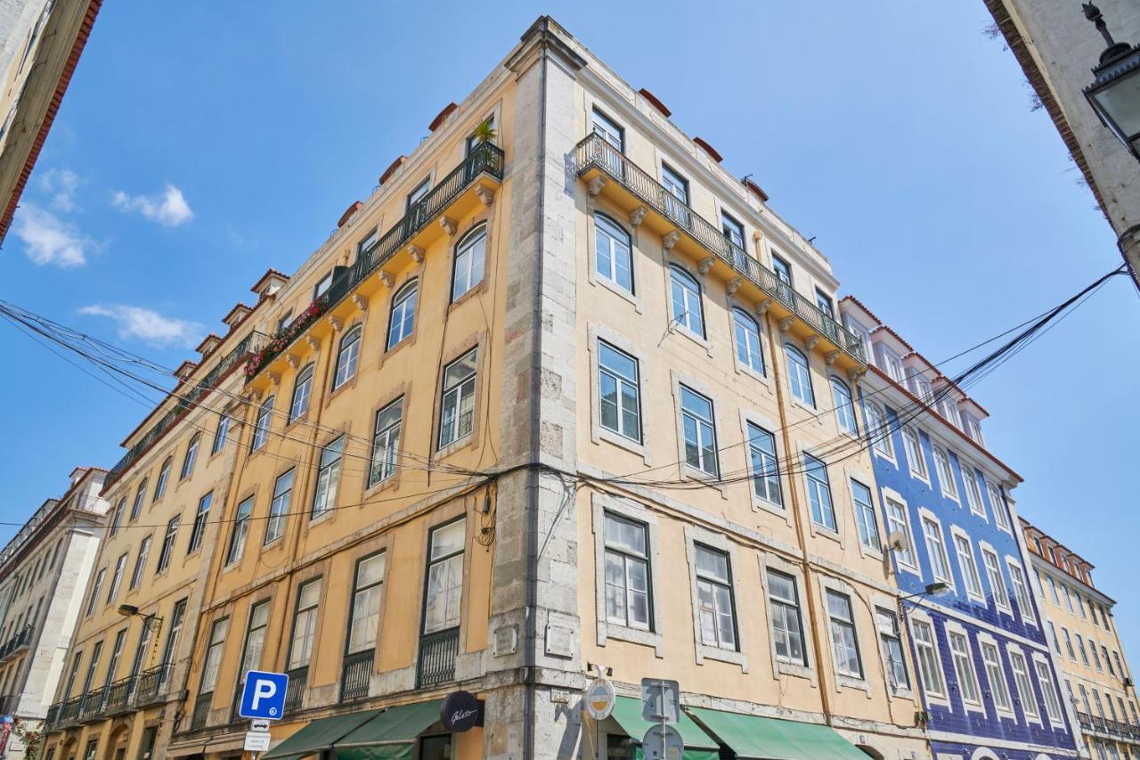Sunny Pink Street Historical Apt, By Timecooler Lizbona Zewnętrze zdjęcie