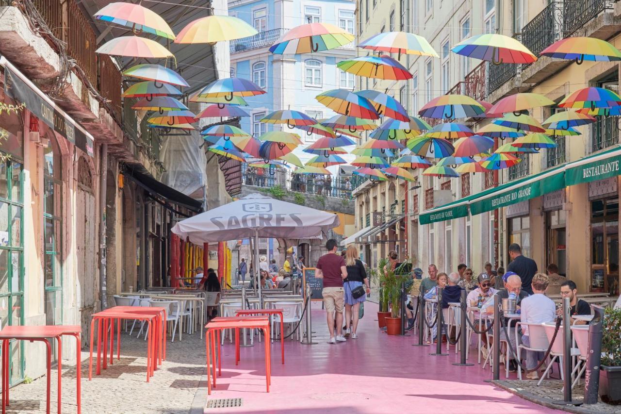 Sunny Pink Street Historical Apt, By Timecooler Lizbona Zewnętrze zdjęcie